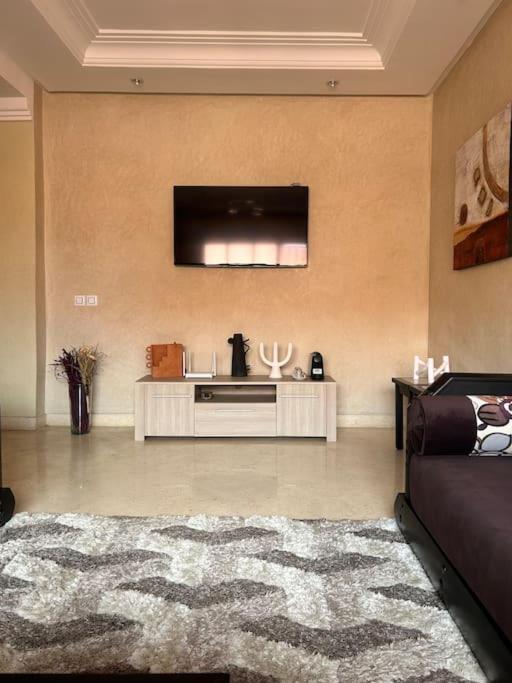 Bel Appart, Tres Bien Situe, Avec Piscine, Wifi, Clim, Parking Appartement