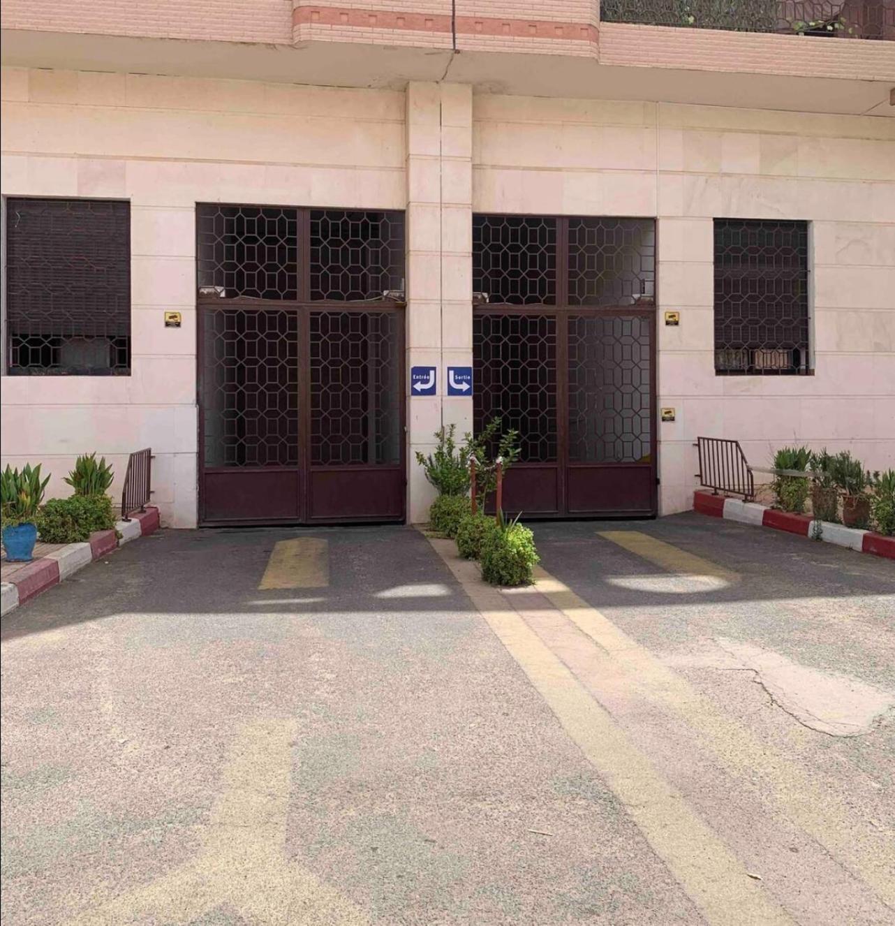 Bel Appart, Tres Bien Situe, Avec Piscine, Wifi, Clim, Parking * Marrakesh